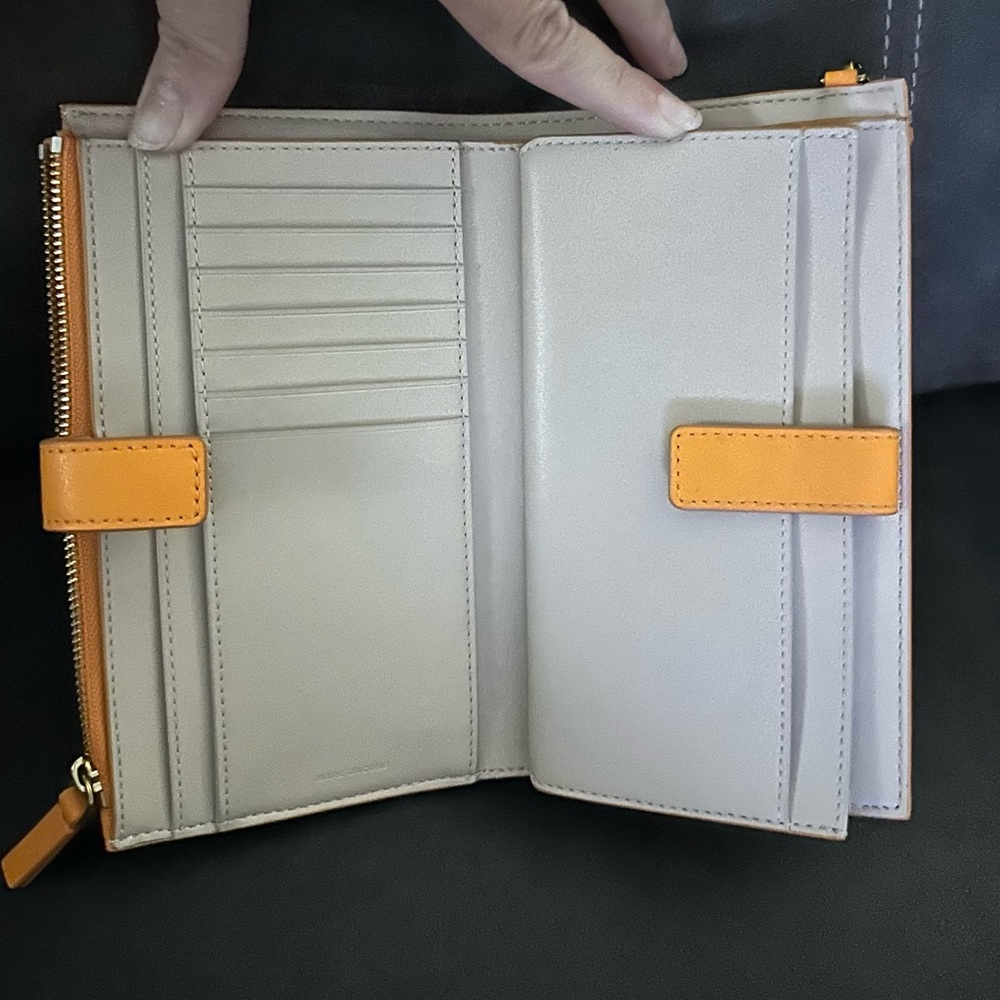 BNWT MARC JACOBS WALLET/WRISTLET - THE MARC - PICK ONE - Picture 2 of 7